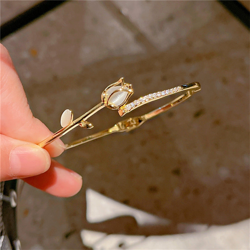 Women's Temperamental Cat's Eye Tulip Elegant Flower Bracelet