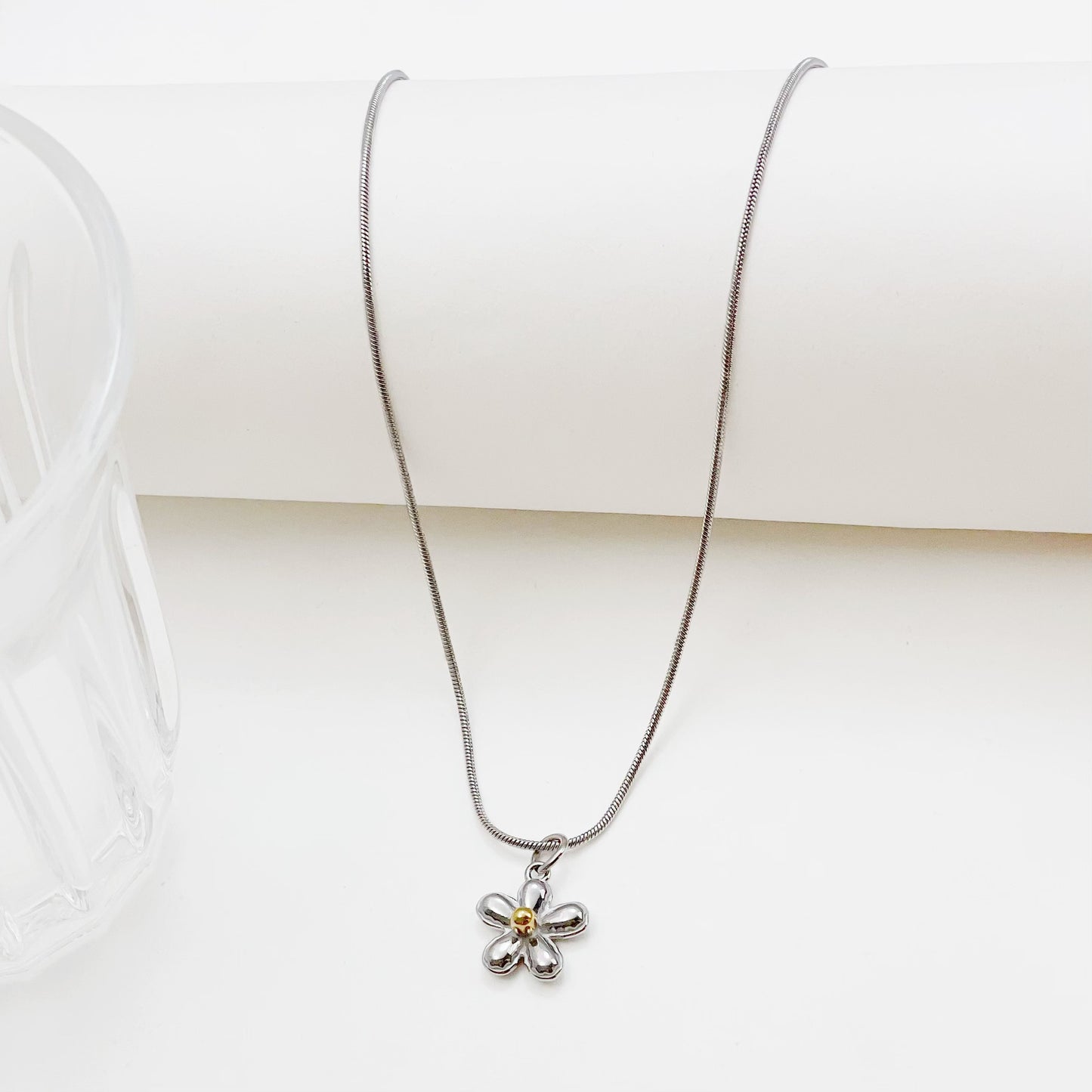 Women's Personality Flower Clavicle Chain Temperament Design Necklace