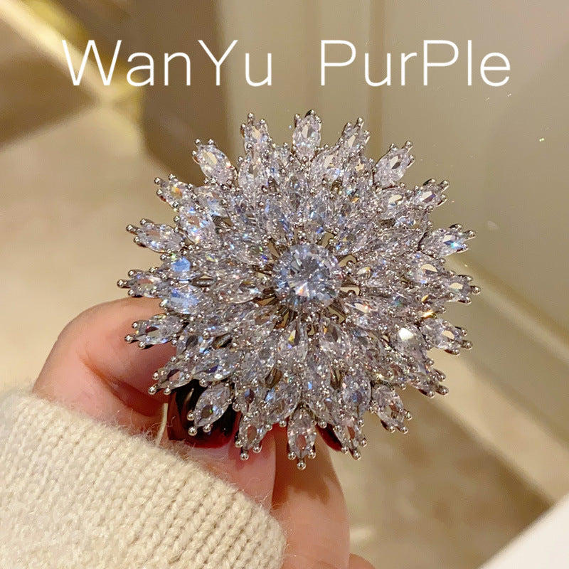 Women's Mac Oversized Exaggerating Three-dimensional Zircon Snowflake Brooch Brooches