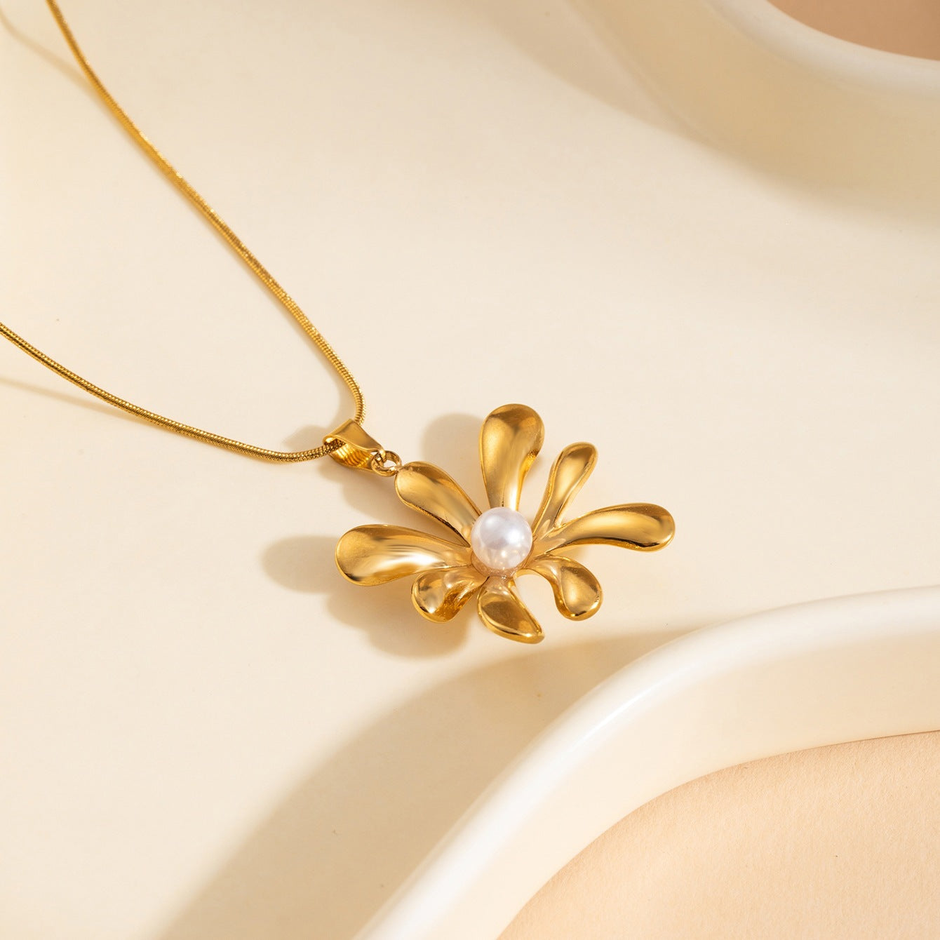 Flower Zircon Stainless Steel Female Niche Fireworks Titanium Snake Bones Necklaces