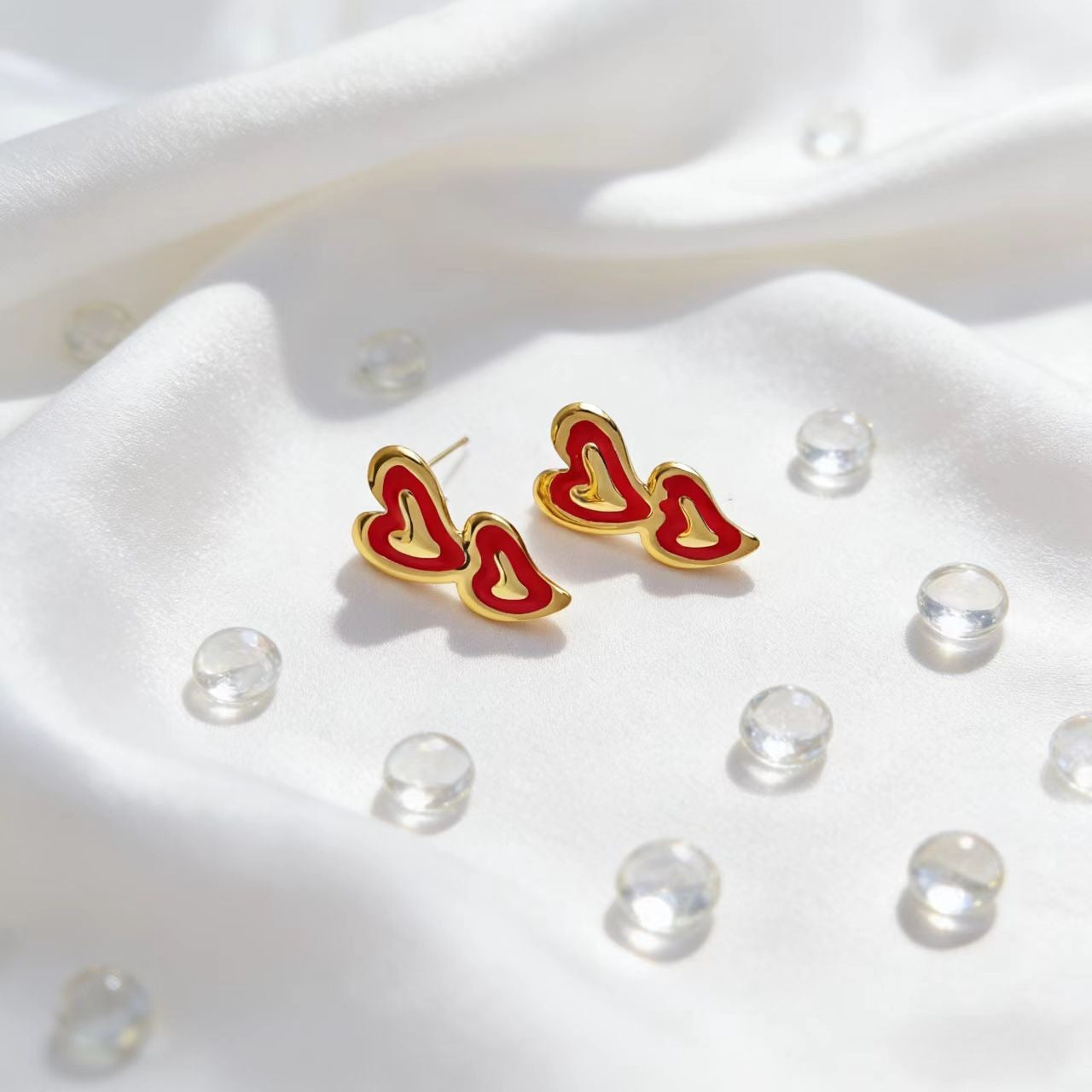 Women's Sweet Double Heart Dripping Niche Design Golden Commuting Elegant Stud Earrings