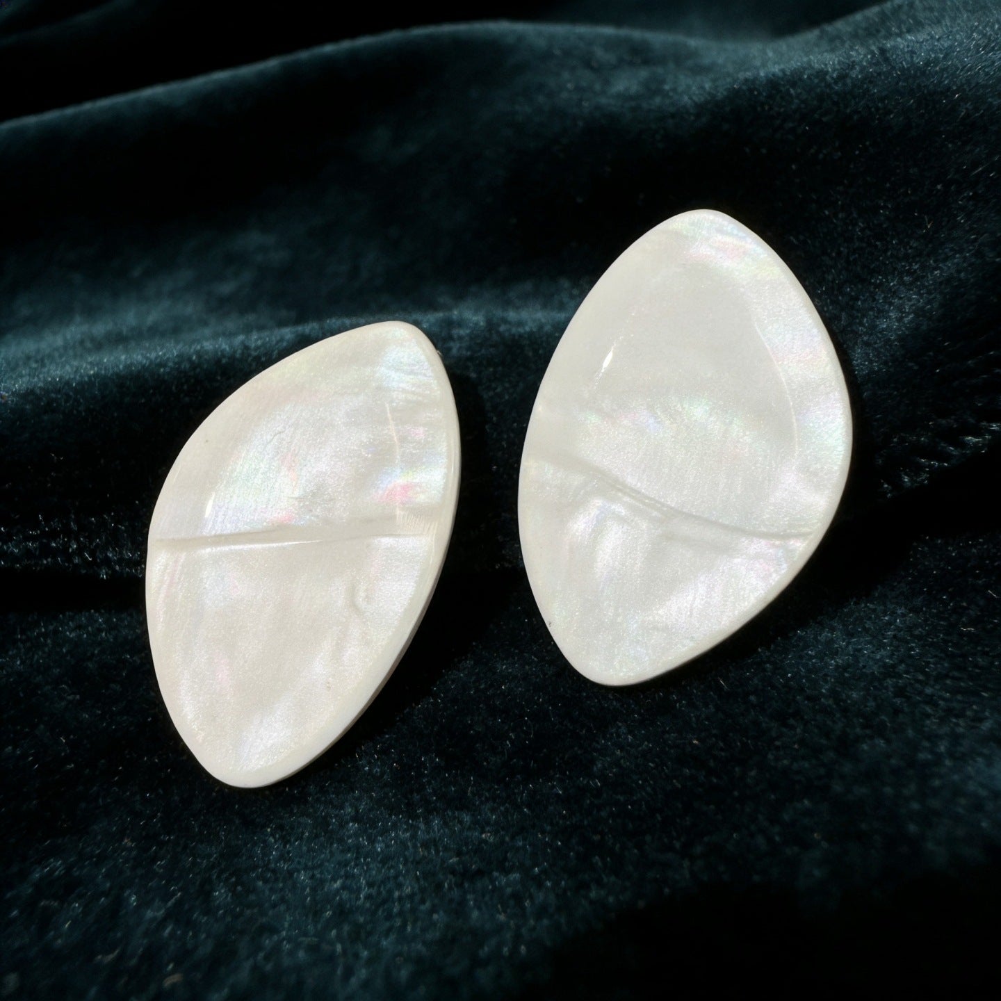 Irregular Beige High Profile Generous White Simple Sense French Earrings