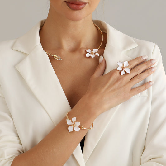 Lux Enamel Flower Female Gentle Temperament High Collar