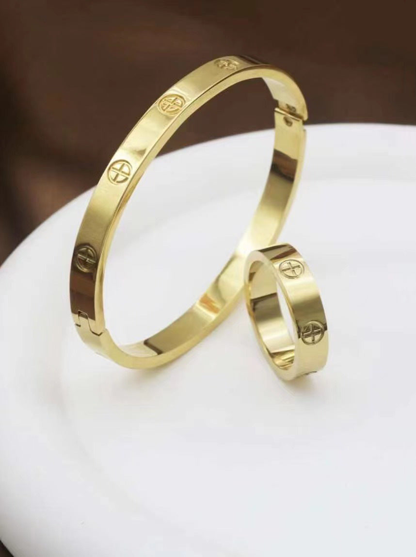 Fashion Carved Corrosion Cross Couple Suit Rings