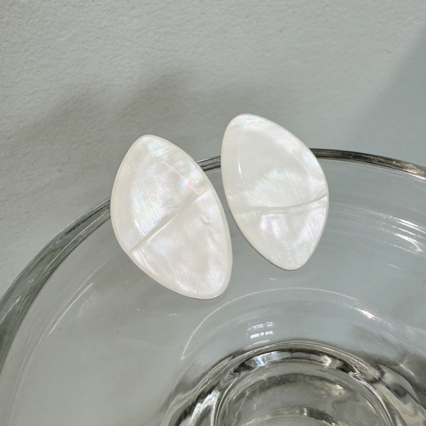 Irregular Beige High Profile Generous White Simple Sense French Earrings