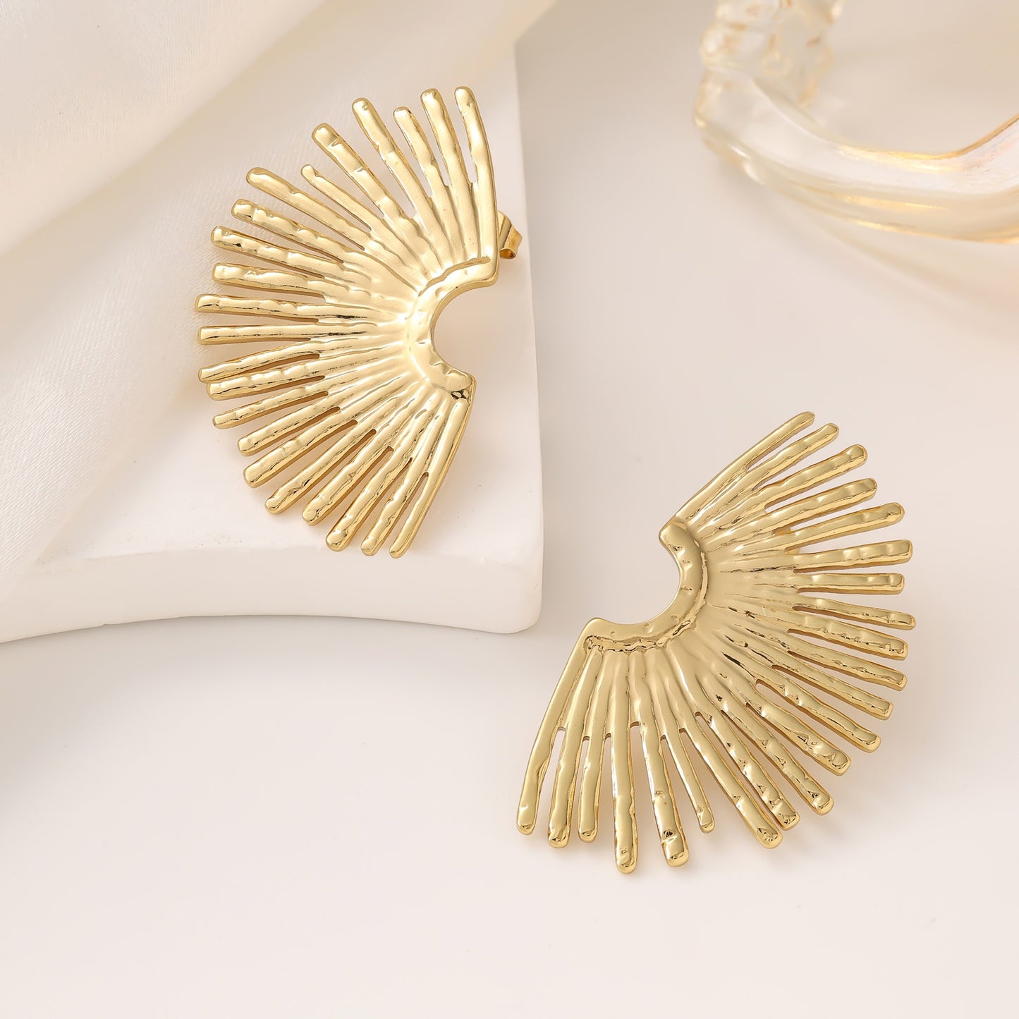 One Large Small Overlapping Stainless Steel Eardrops Gold Rings