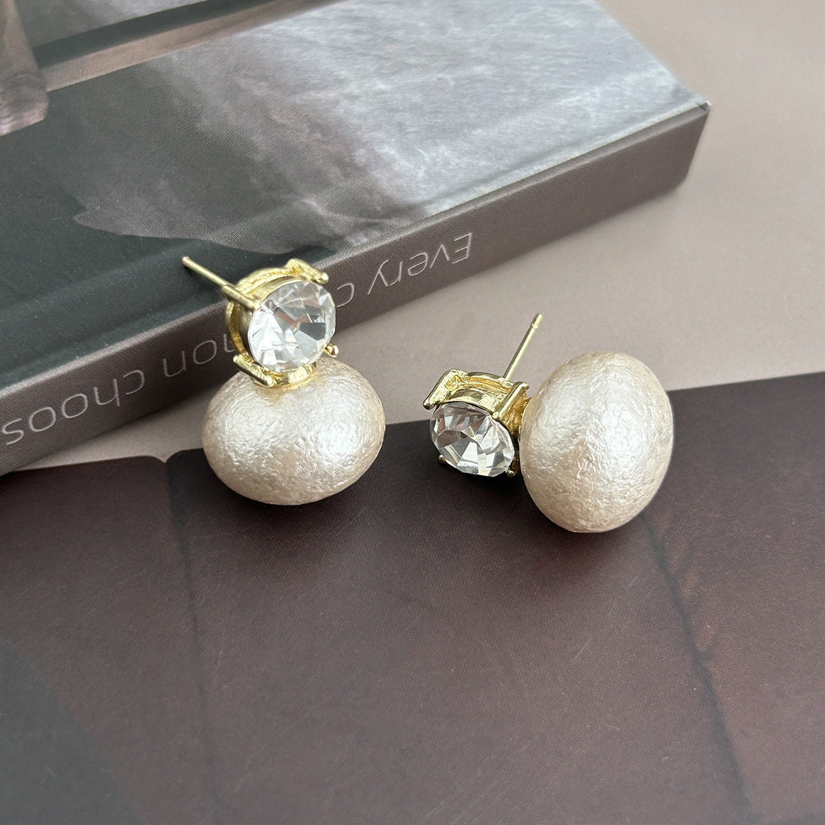 Women's Pearl Niche Design High Class Elegant Fashion Simple Stud Earrings