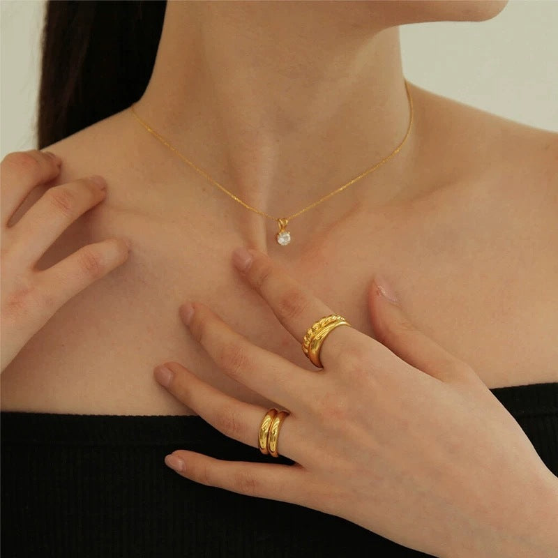 Women's Gold-plated Single Diamond Exquisite Light Luxury Minority Design High-grade Necklaces