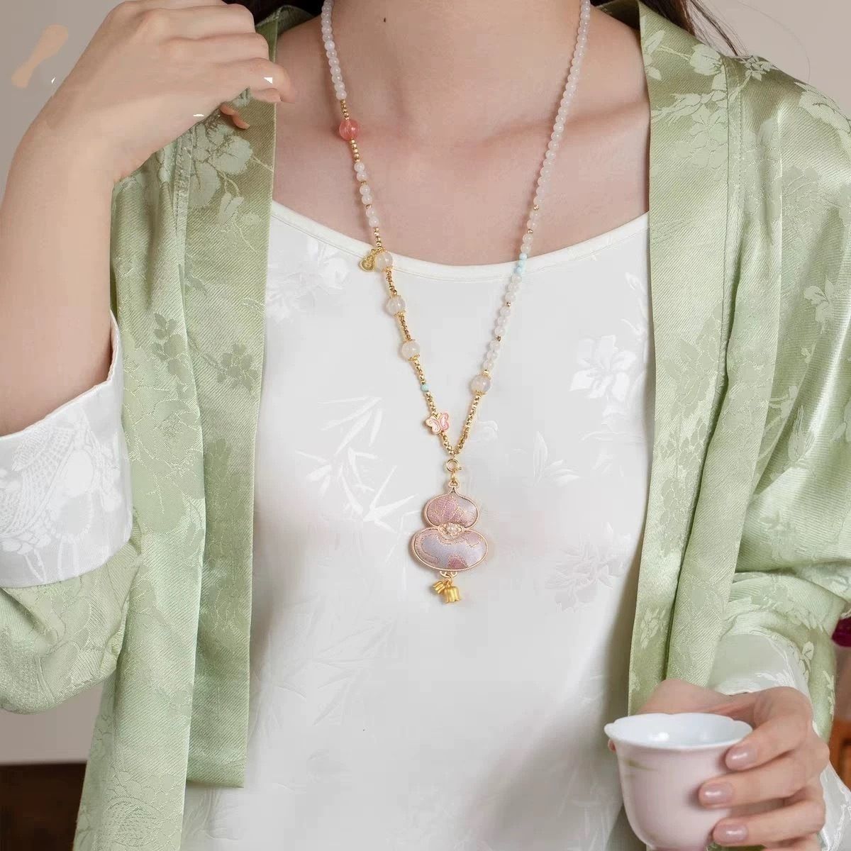 Women's Song Dynasty Brocade Pink Calabash Pendent Light Luxury High-grade Beaded Necklace