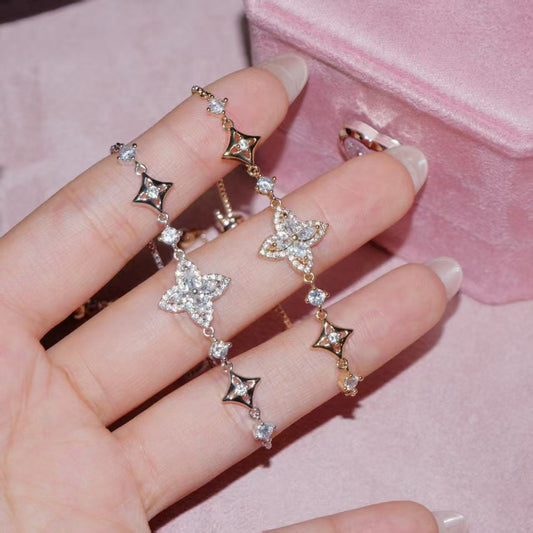 Super Unique Four-leaf Flower Refined Grace Full Diamond Bracelet