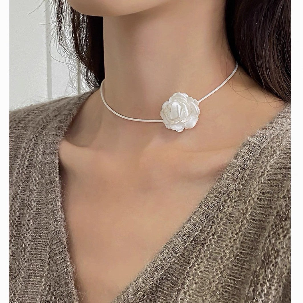 Women's Light Luxury Temperament Classic Style Fabric Flower Leather Collar