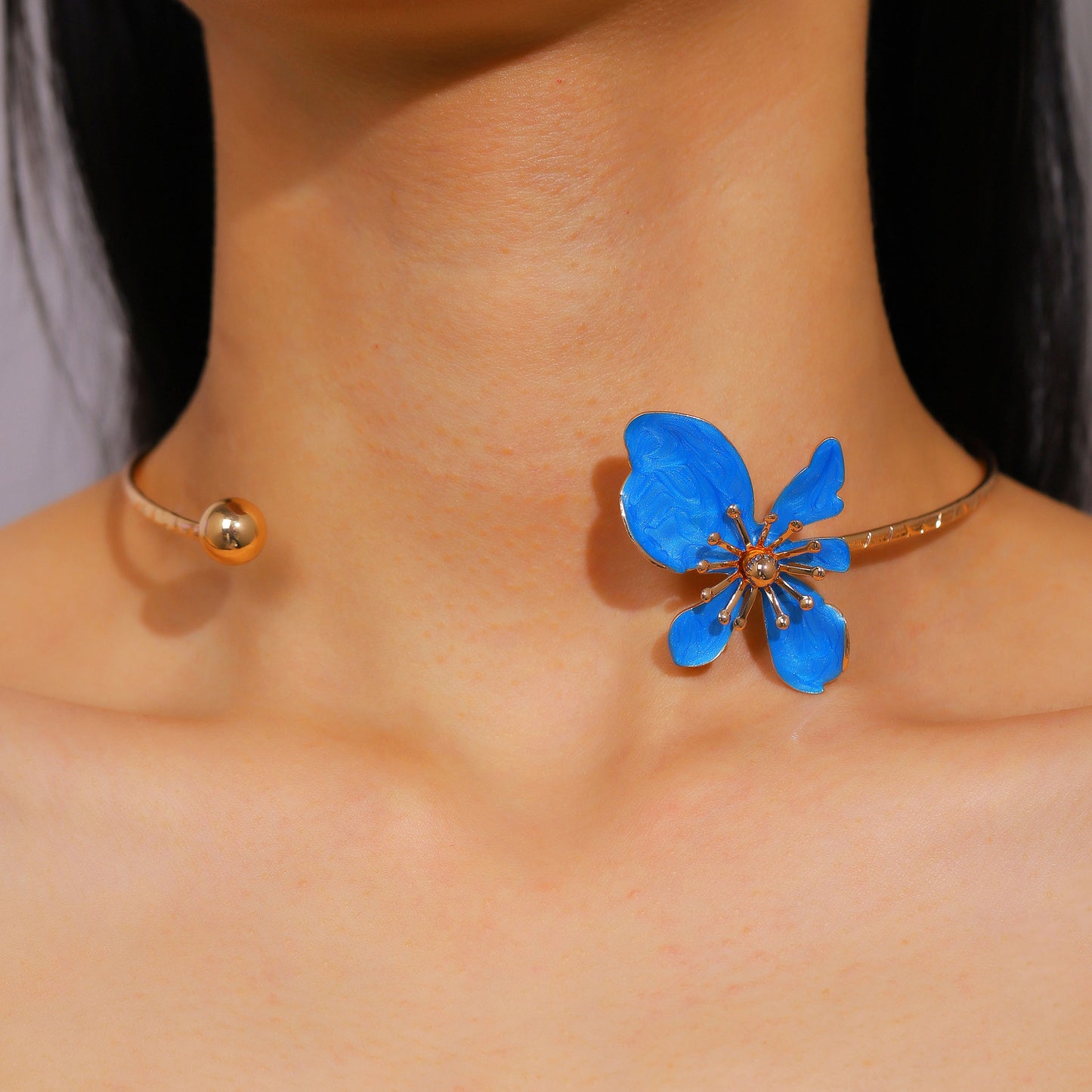 Women's Fashionable Retro Flower Light Luxury Design Drop Color Necklaces