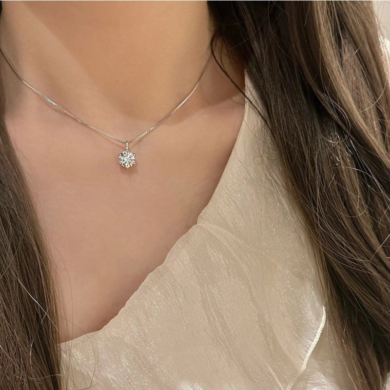 Women's Moissanite Solitaire Exquisite Simple Light Luxury Niche Temperament Necklace