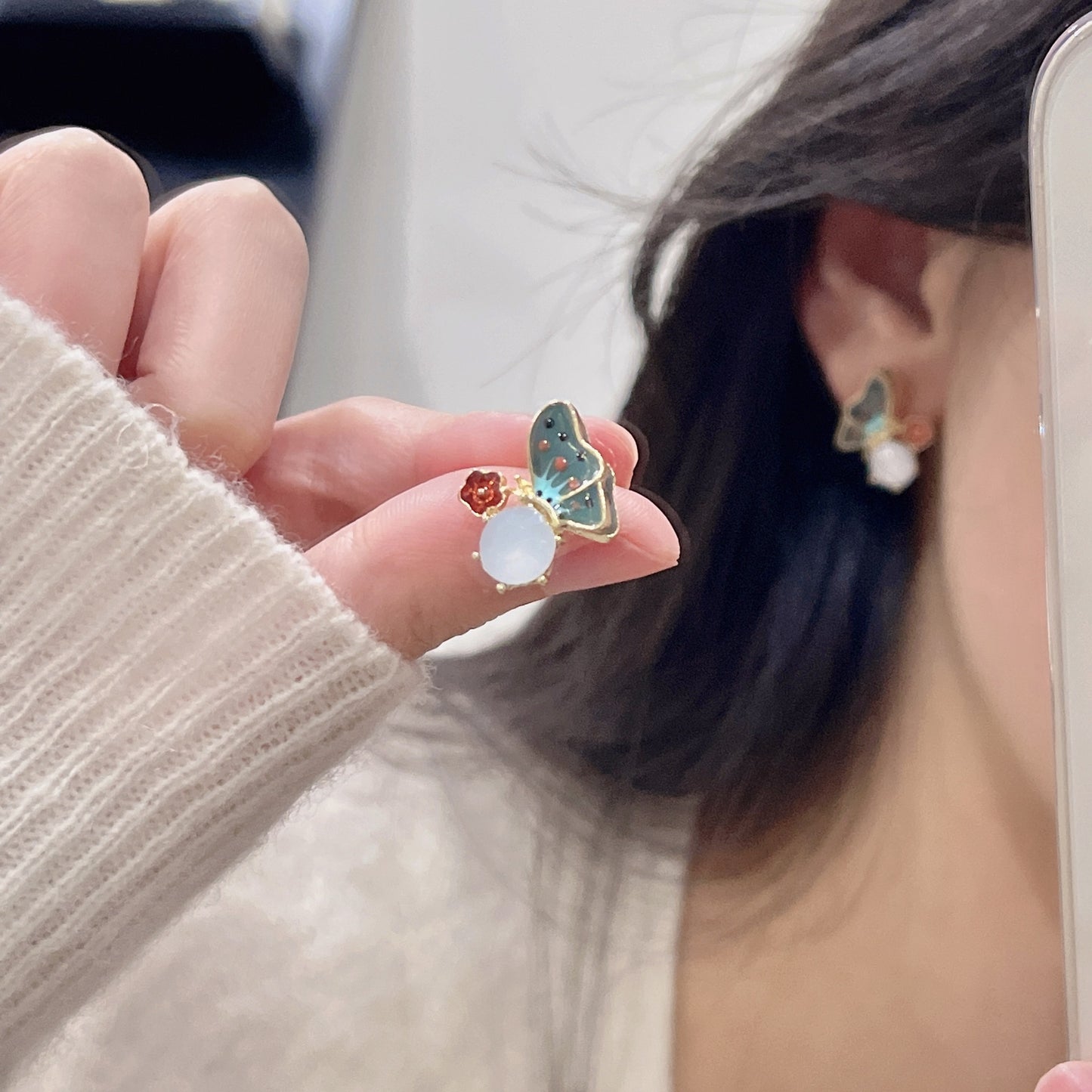 Retro Oil Painting Art Painted Enamel Small Butterfly Niche Design Stud Earrings