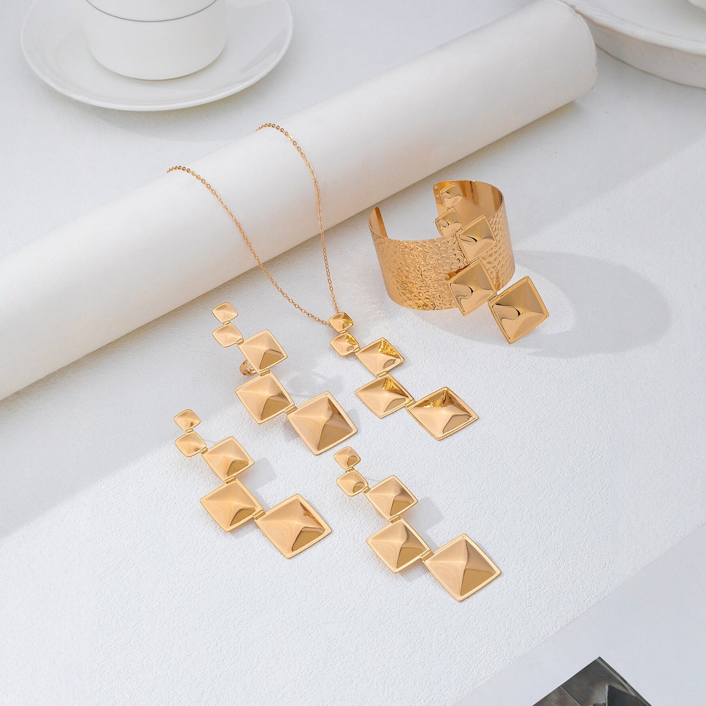 Geometric Stitching Gold Exaggerated Affordable Luxury Jewelry Set
