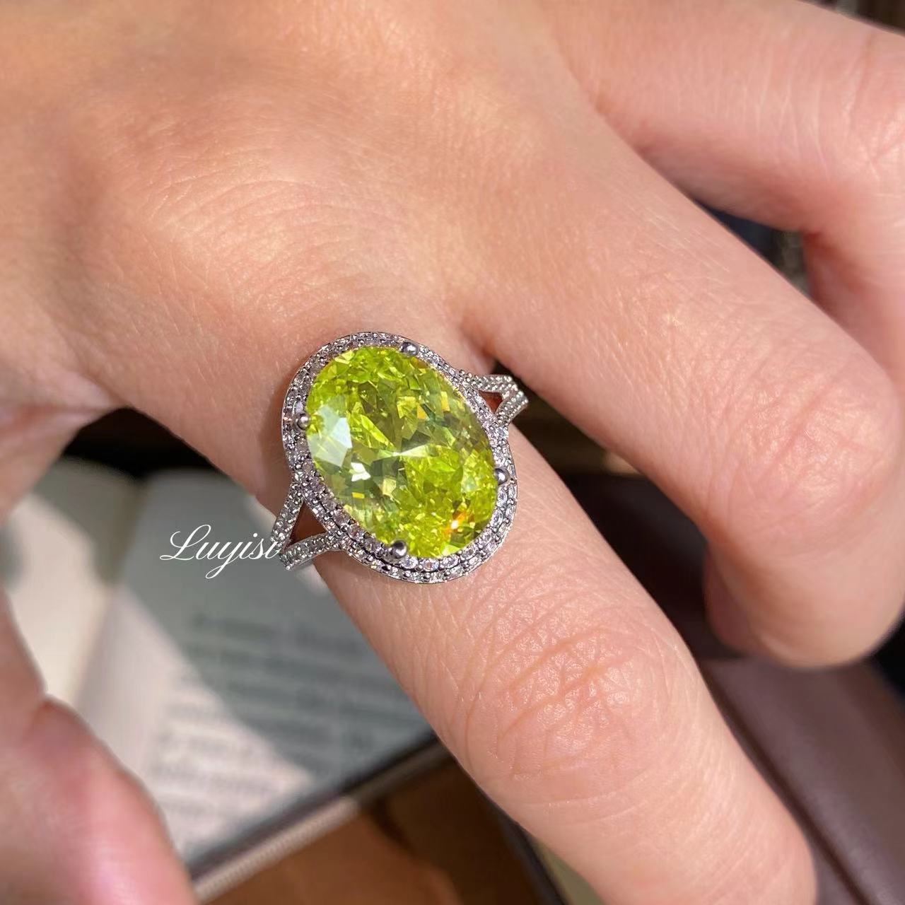Egg-shaped Aquamarine Female Shang Hao Inlaid High Carbon Stone Rings
