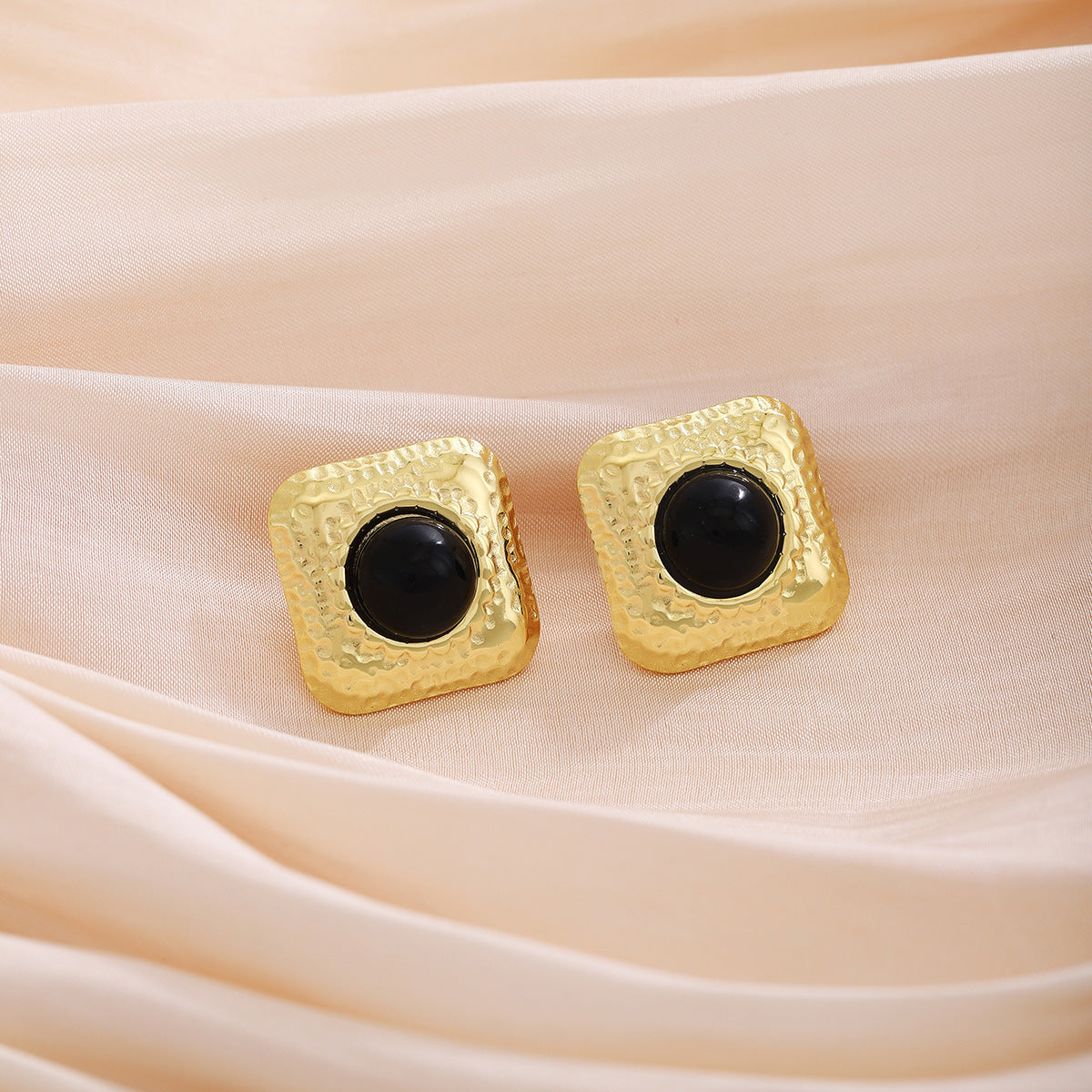Women's Light Luxury High-grade Metallic Fashionable Retro Square Pearl Stud Earrings