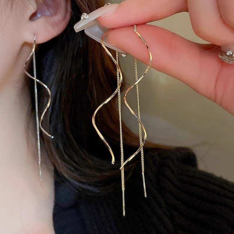 Women's Twisted Wave Geometric Lines Fashion Simple Niche Temperament Commute Earrings