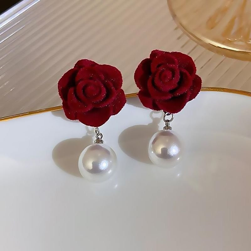 Vintage Veet Dignified Flowers Pearl Niche Rings