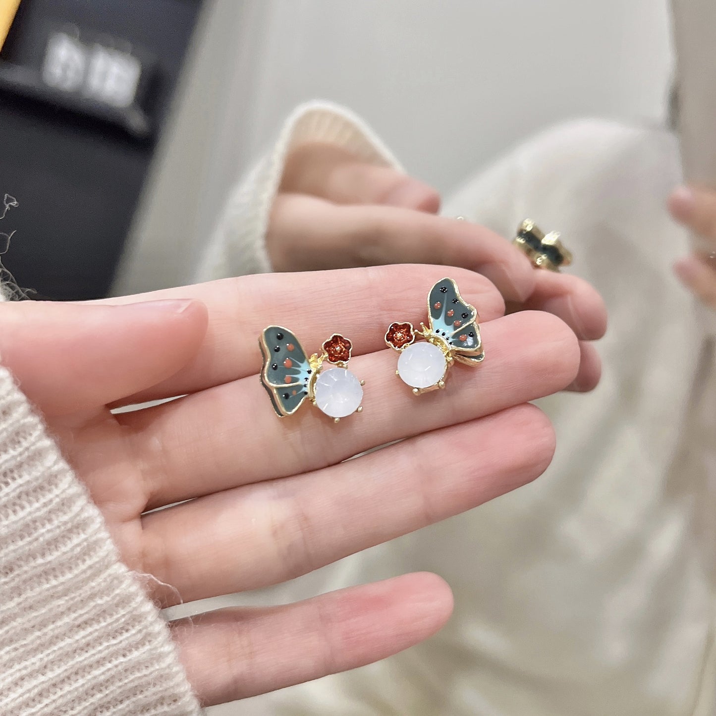 Retro Oil Painting Art Painted Enamel Small Butterfly Niche Design Stud Earrings