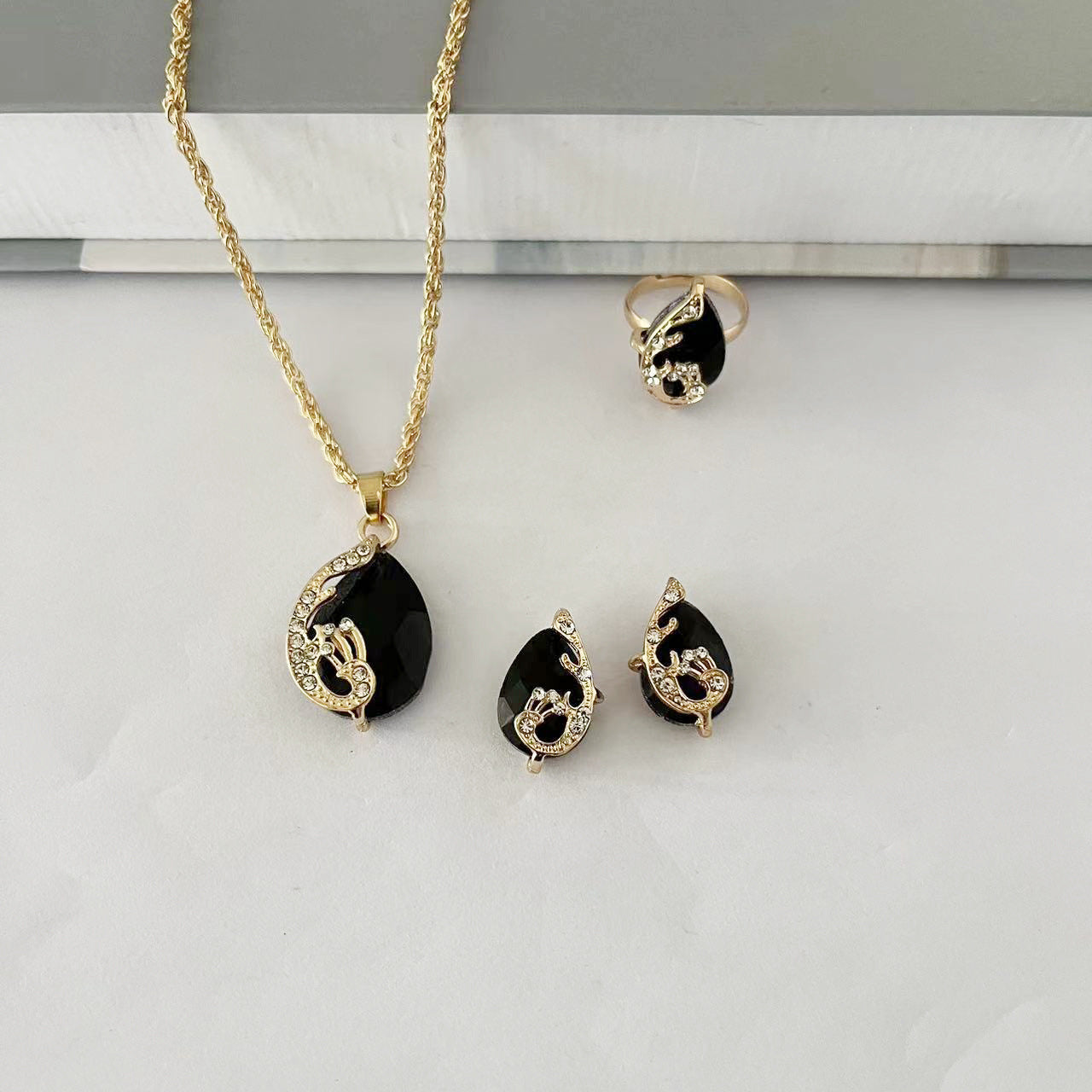 Charming Creative Series Malachite Exquisite Diamond Jewelry Set