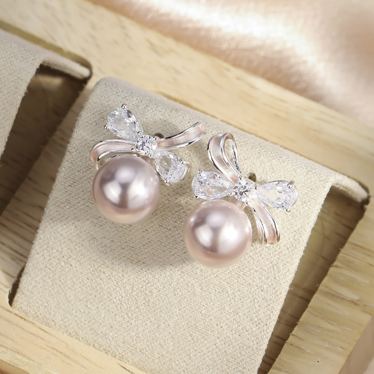 French Sweet Pearl Bow Fashion Delicate Stud Earrings