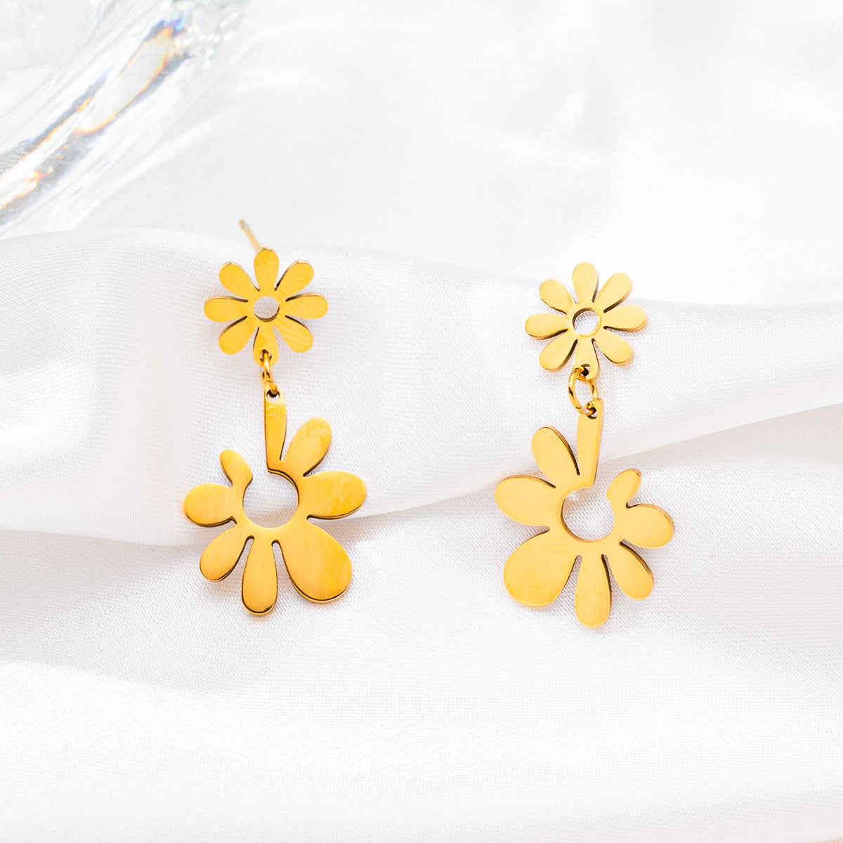 Fashion Minimalist Creative Gold-plated Stainless Steel Small Flower Earrings