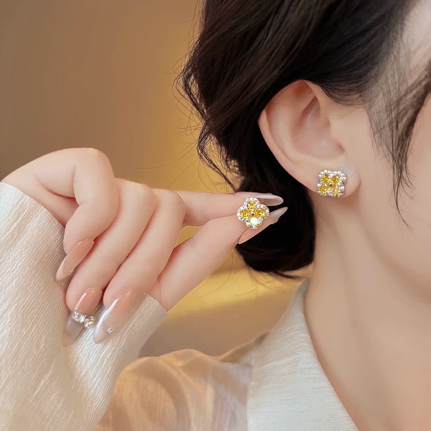 Women's Leaf Clover Ear Light Luxury High-grade Flower Stud Earrings