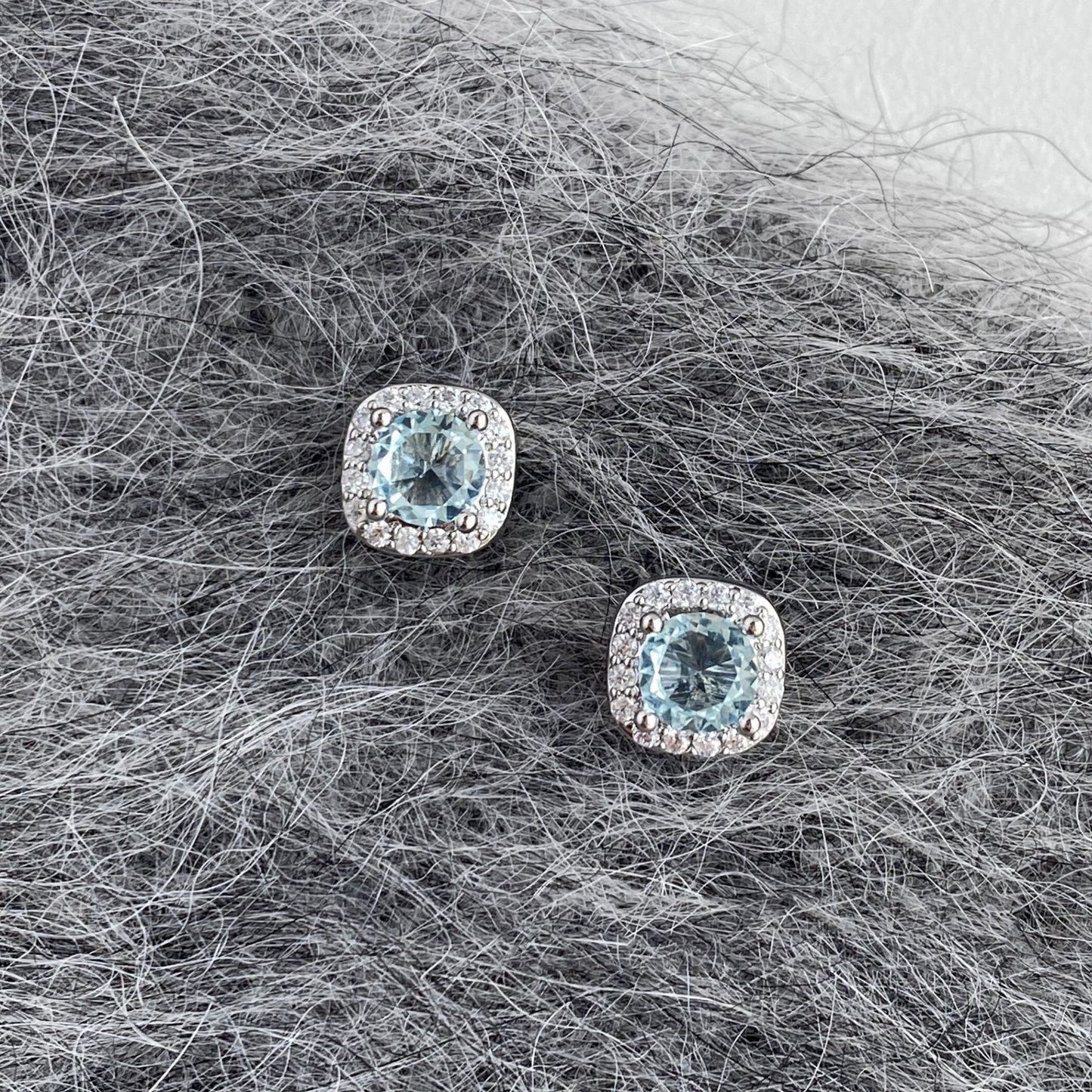 Women's Sterling Sier Needle Topaz Blue Zircon Earrings