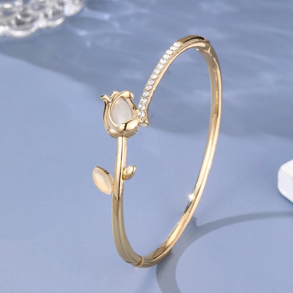 Women's Five Small Flower Five-pointed Star Pull Bracelet
