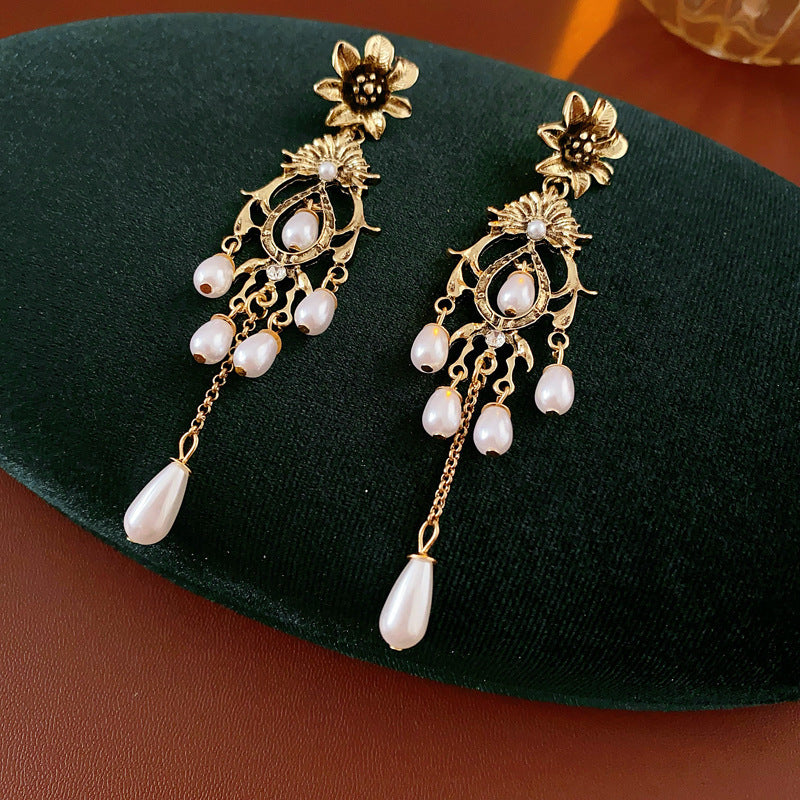 Women's Palace Style Sier Flower Light Luxury High-grade Design Sense Earrings
