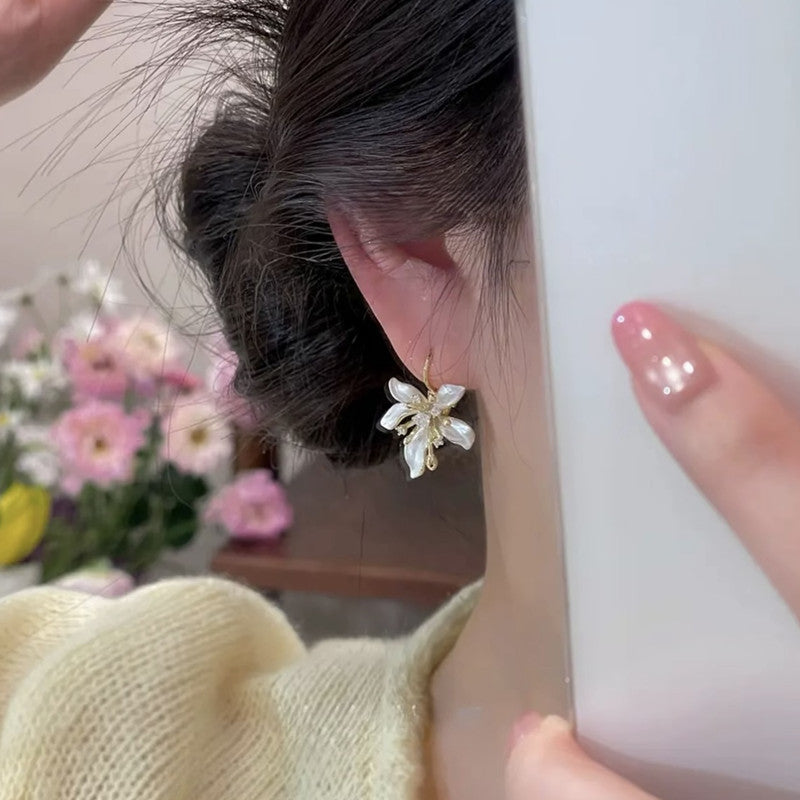 Zircon Metal Petals Ear Clip Female Temperament Light Luxury Sweet Earrings