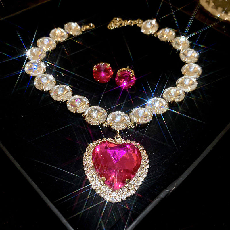 Stitching Diamond Love Heart Suite Exaggerated Design Clavicle Chain Light Necklaces