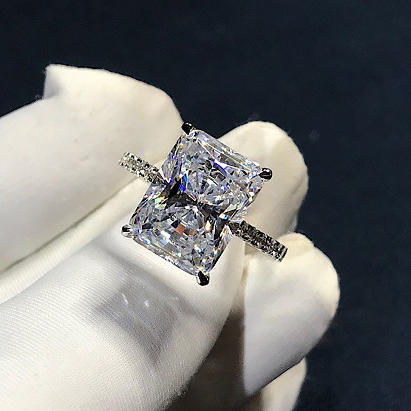 Classic Women's Zircon Shipment Plum Blossom Ring