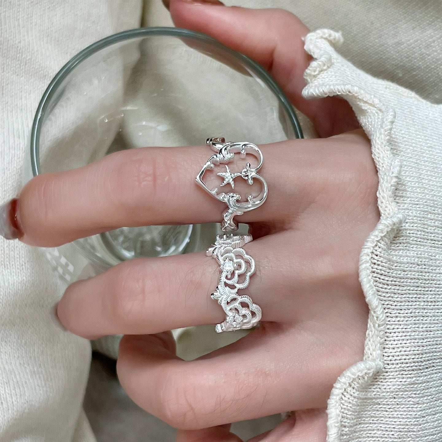 Women's Luxury Hollow Heart High-grade Simple Design Ring