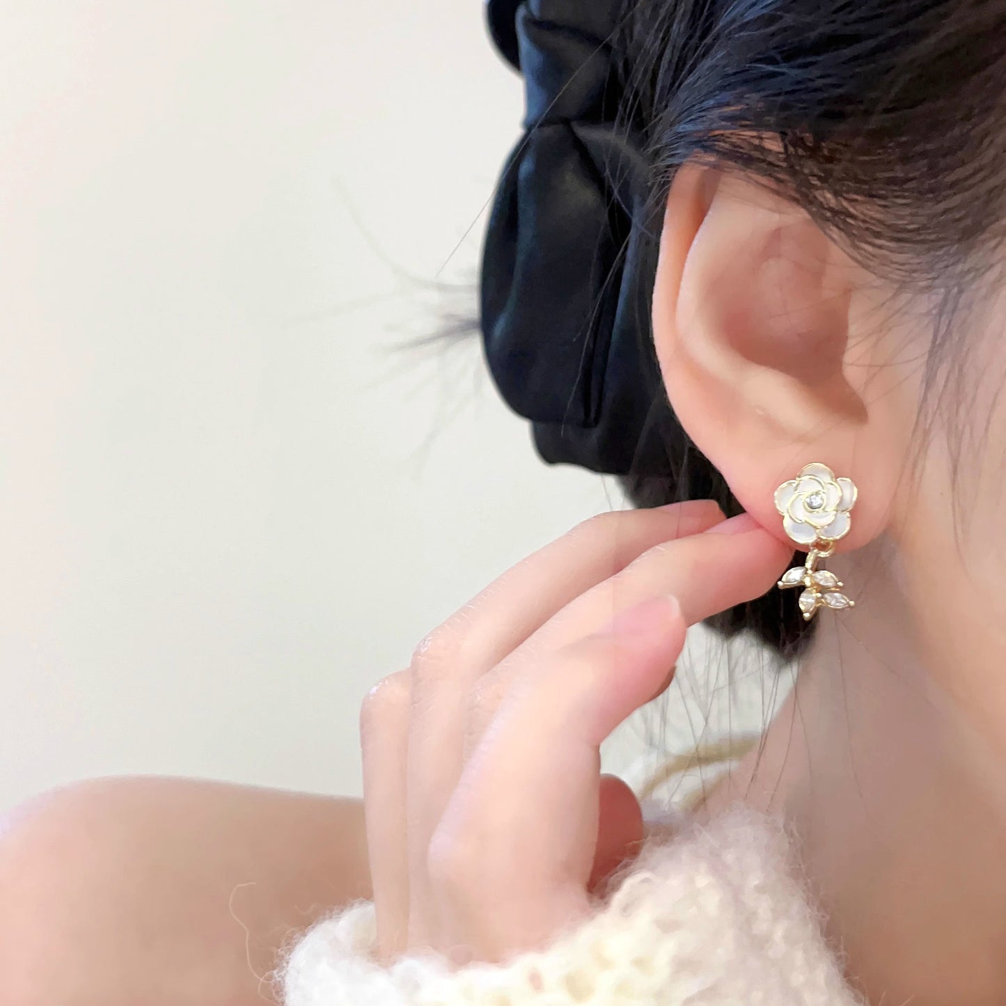 Light Luxury High-grade Female Fashion Retro Stud Earrings