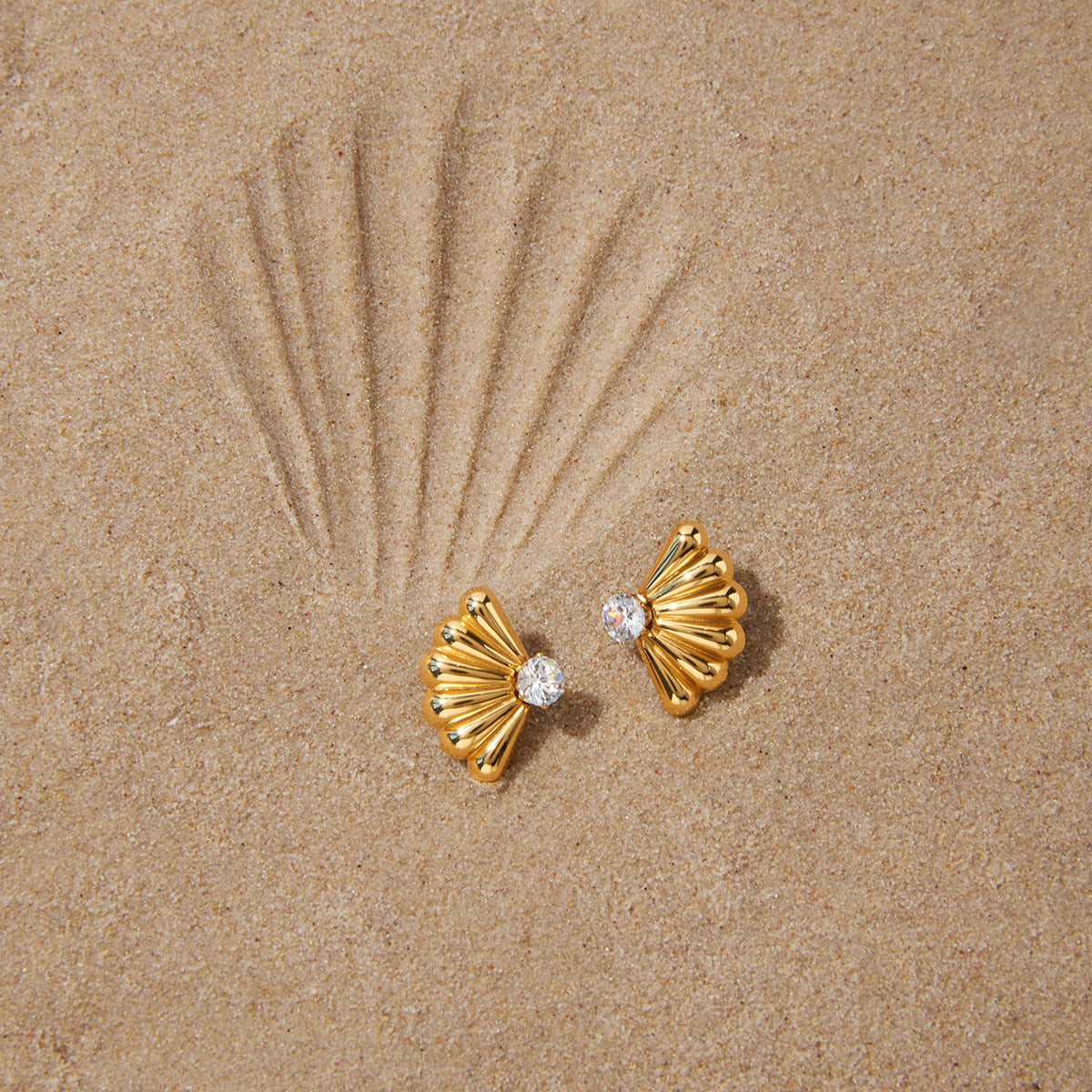 Ding Stainless Steel Unique Beautiful Light Luxury High-grade Zircon Flash Stud Earrings