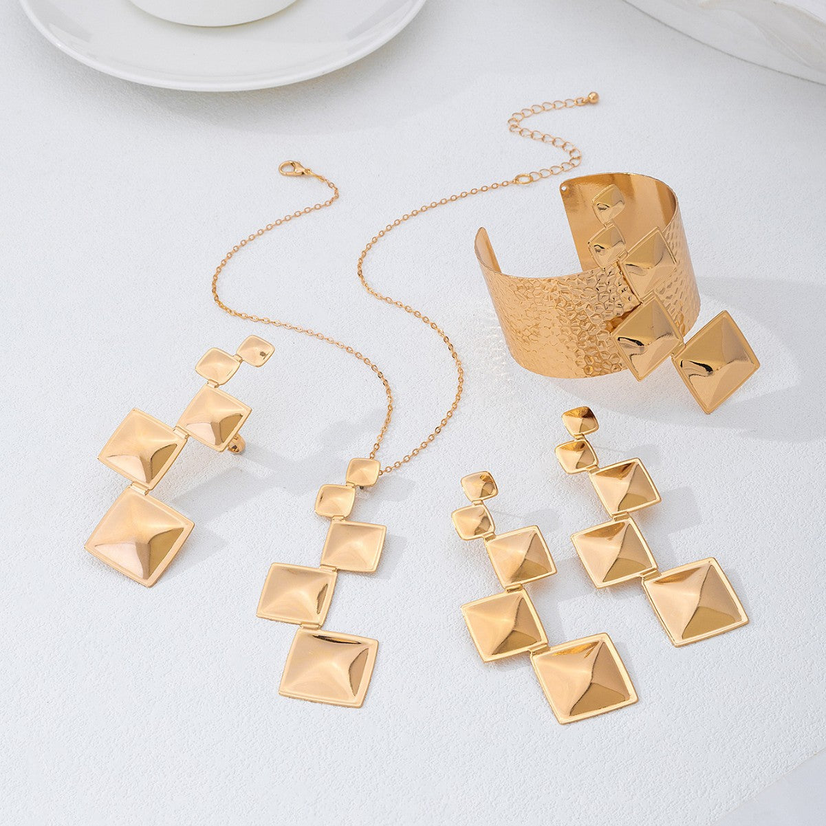 Geometric Stitching Gold Exaggerated Affordable Luxury Jewelry Set