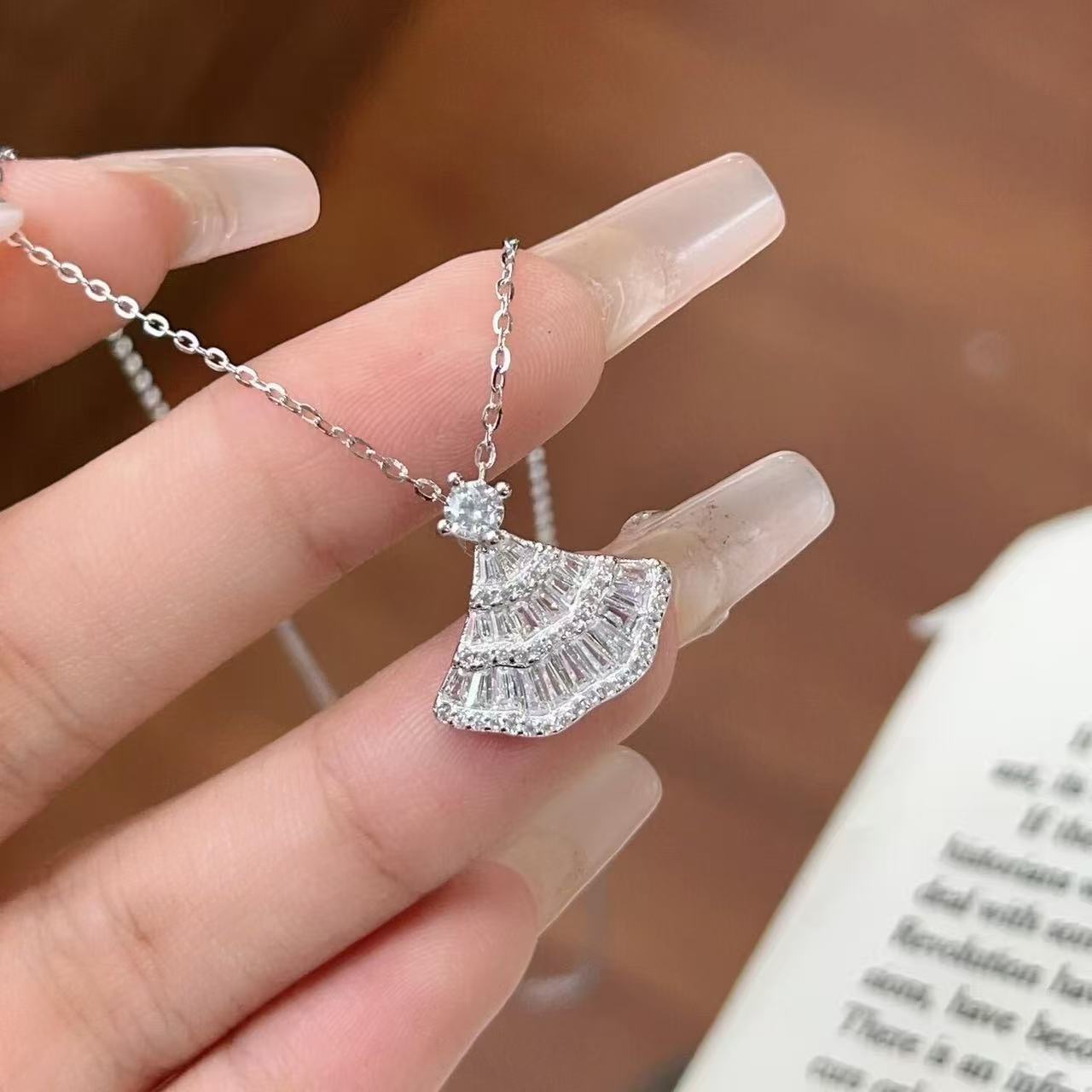 Women's Ginkgo Leaf Fan-shaped Skirt For Light Luxury Necklaces