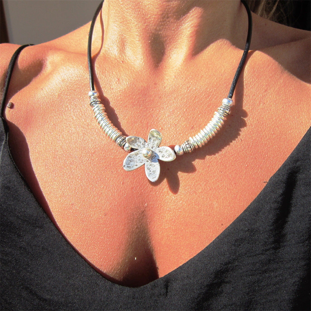 Women's Flower Corrugated Alloy Clavicle Chain Artistic Retro Style Necklace
