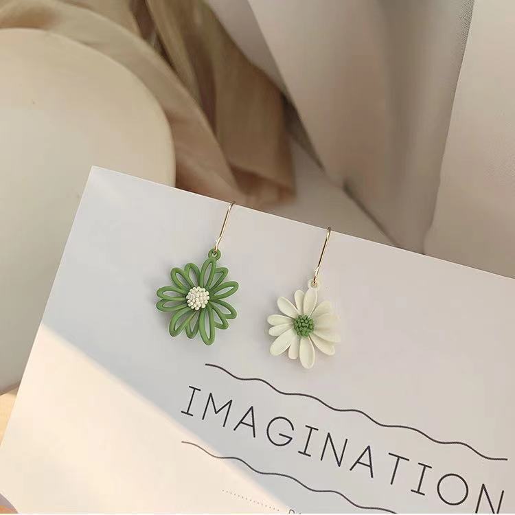 Fashion Graceful Daisy Flower Simple Female Earrings