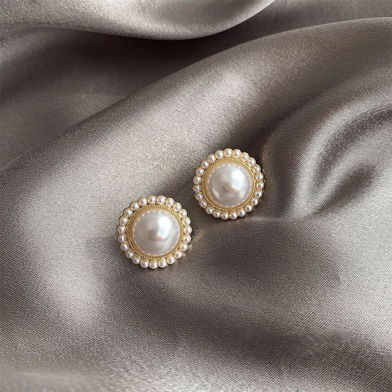 Women's Pearl Elegant High-grade White Ear Clip Earrings