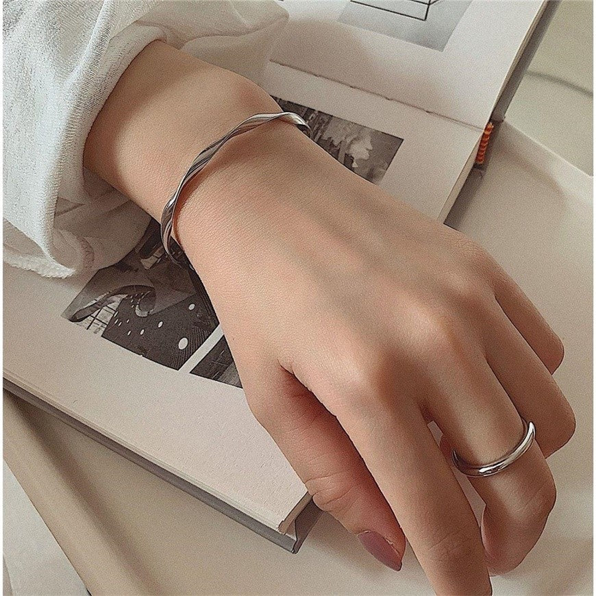 Women's Mobius Cold Style Design Simple Bracelets