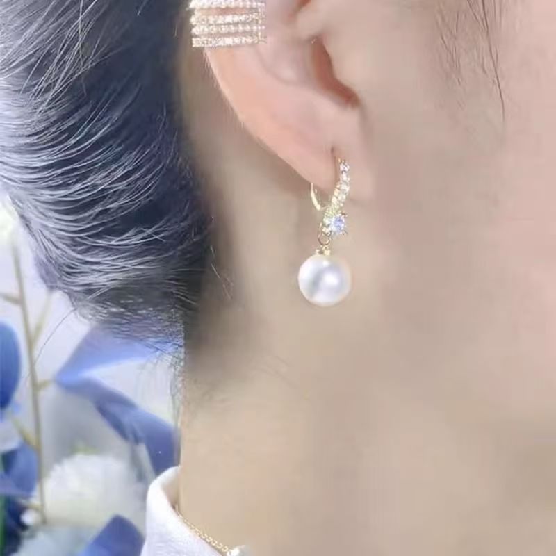 Women's Temperament Micro Inlaid Pearls Ear Clip French High-grade Light Luxury Earrings
