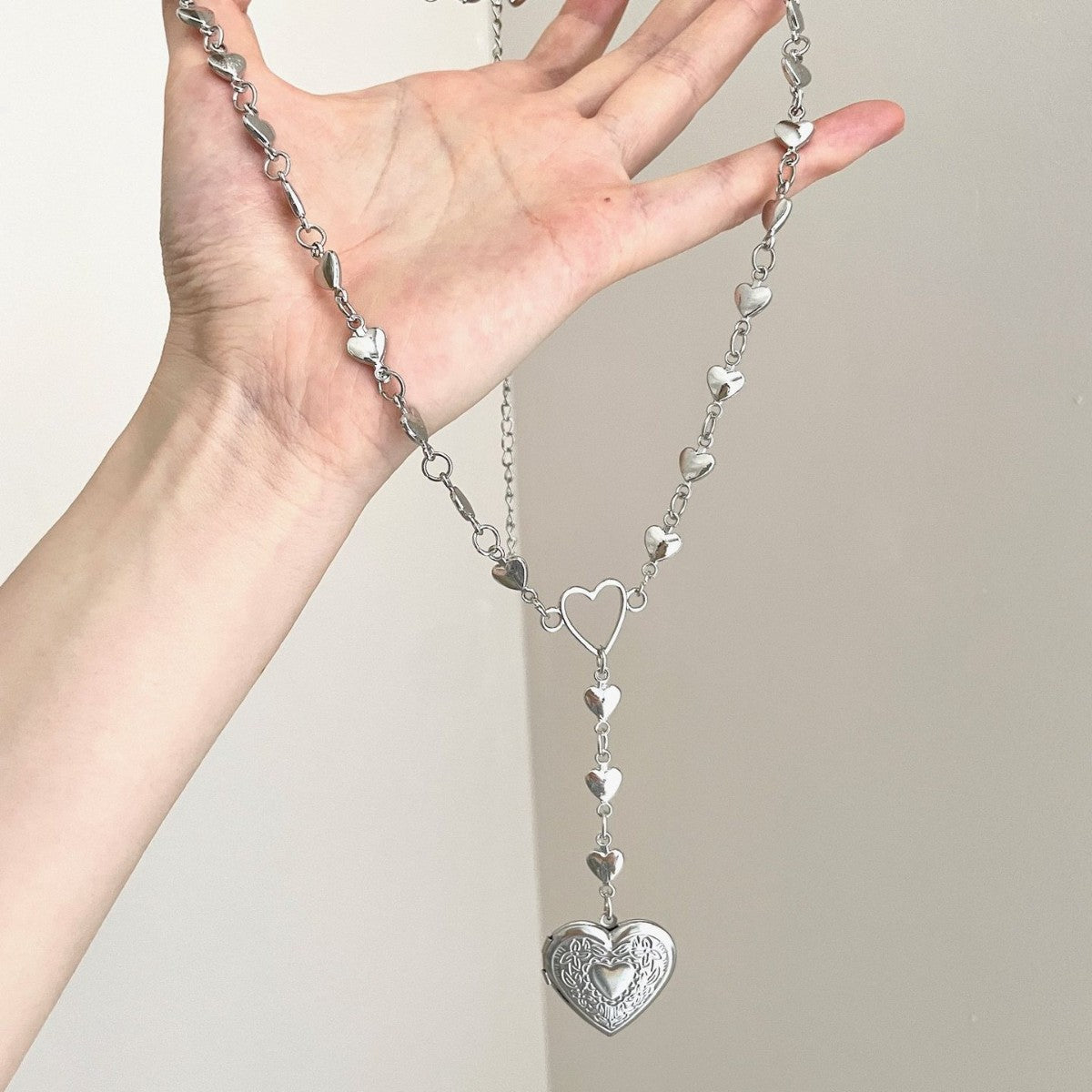 Women's Carved Heart Retro Design Long Clavicle Chain Matching Clothes Necklaces