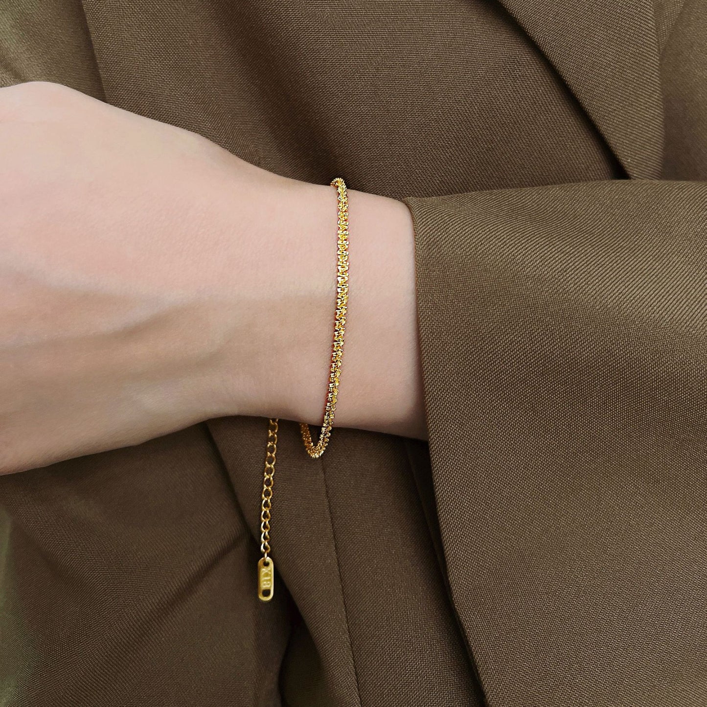 Female Sky Light Luxury Temperament High-grade Gold Bracelet