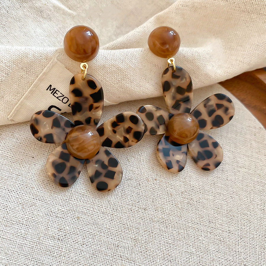Women's Round Flower Vintage Ethnic Style Ear Niche Rings