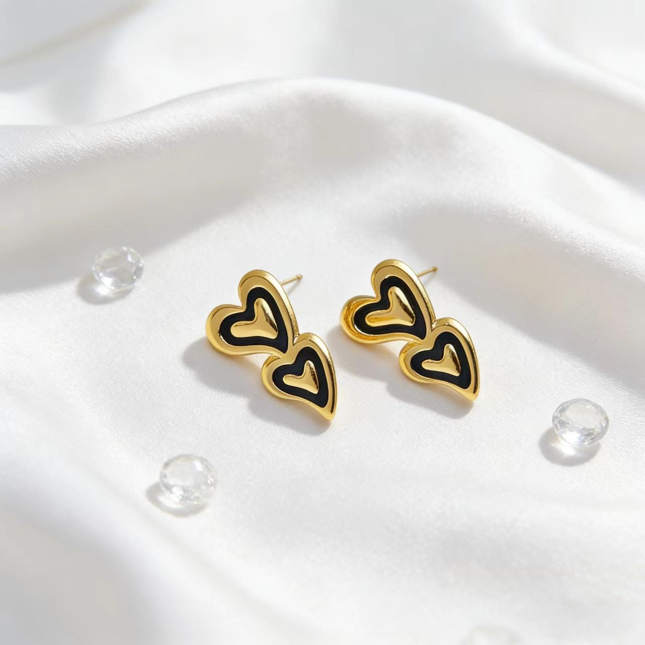 Women's Sweet Double Heart Dripping Niche Design Golden Commuting Elegant Stud Earrings