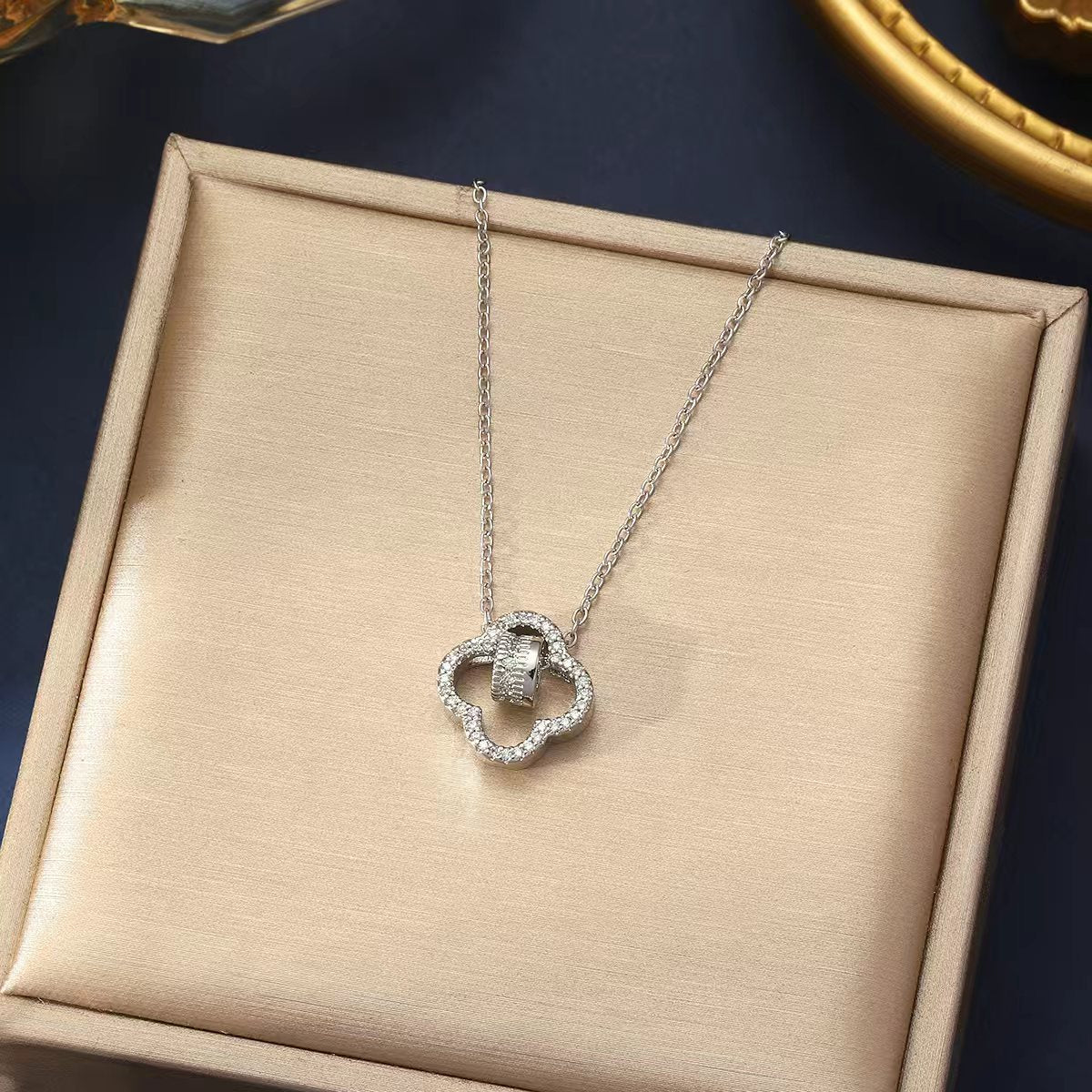 Women's Light Luxury Titanium Steel Exquisite Clavicle Necklace