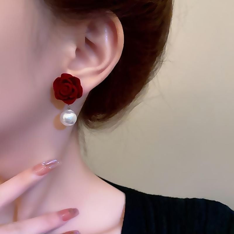 Vintage Veet Dignified Flowers Pearl Niche Rings